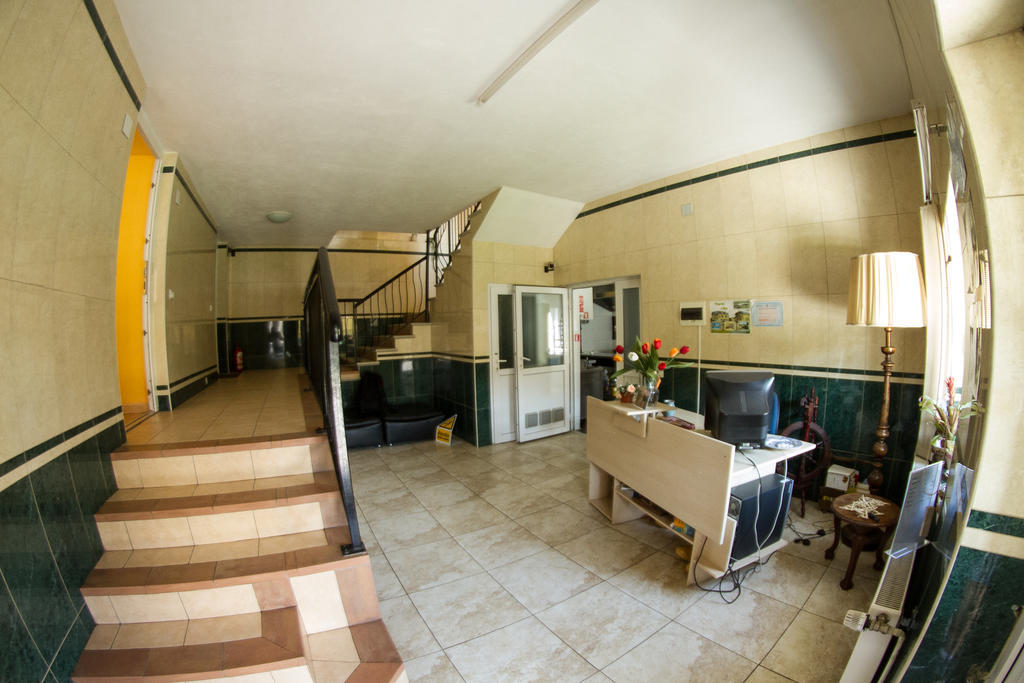 Pensiunea Poarta Oilor Gîrbova Esterno foto