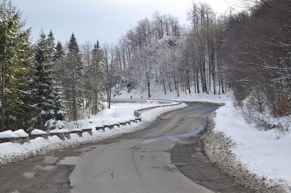 Pensiunea Poarta Oilor Gîrbova Esterno foto